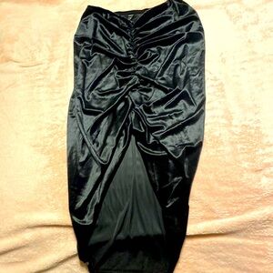 Daring black skirt with beautiful ruching